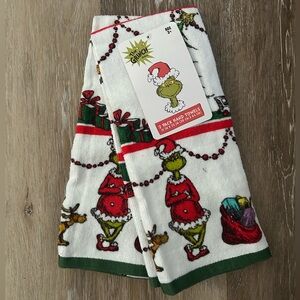 NEW Dr. Seuss Grinch Holiday Towels - Red, Green, White, 2 towels